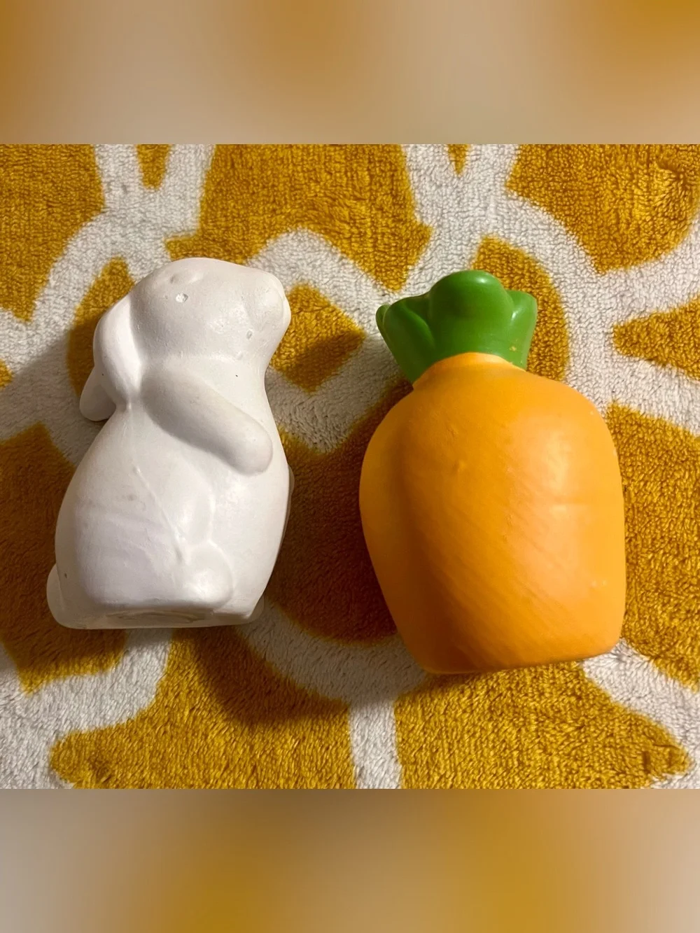 Rabbit & Carrot Decorative Salt & Pepper Shakers Set